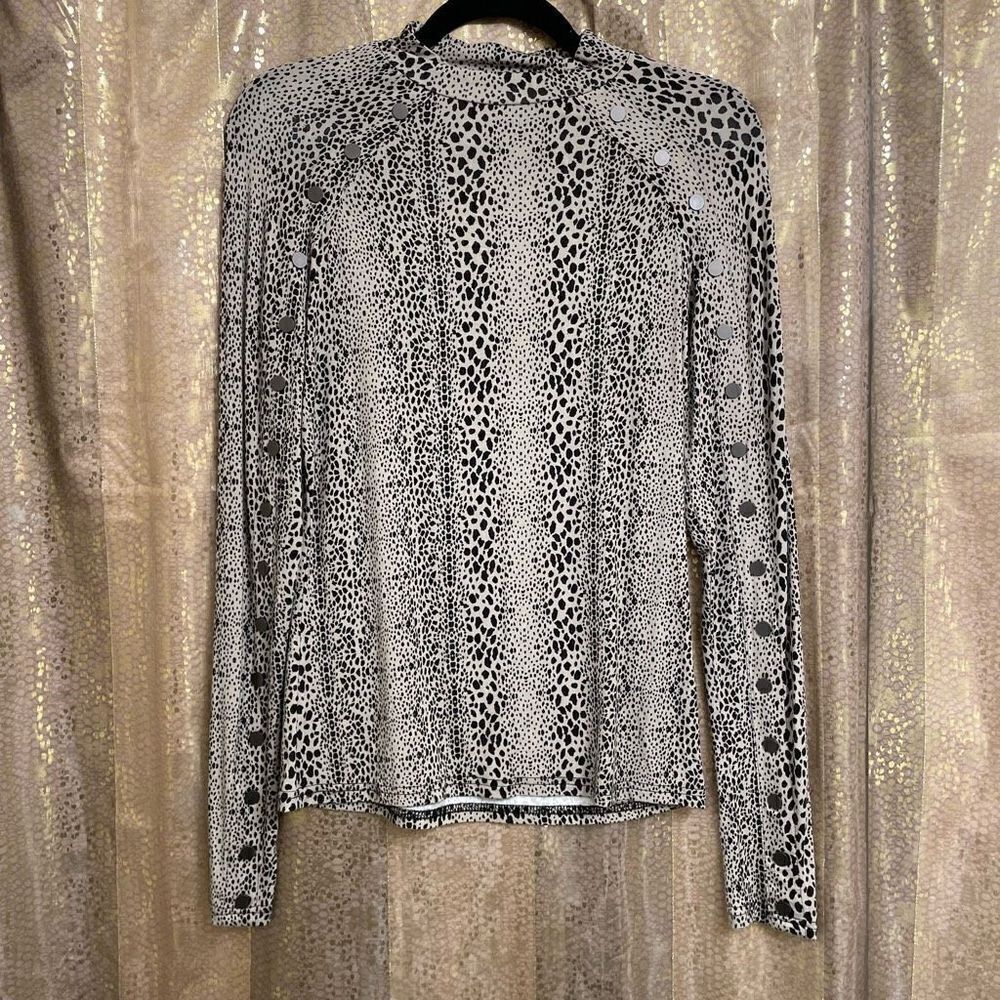 Red By BKE Long Sleeve Snake Print Metal Button Sleeve Blouse Small